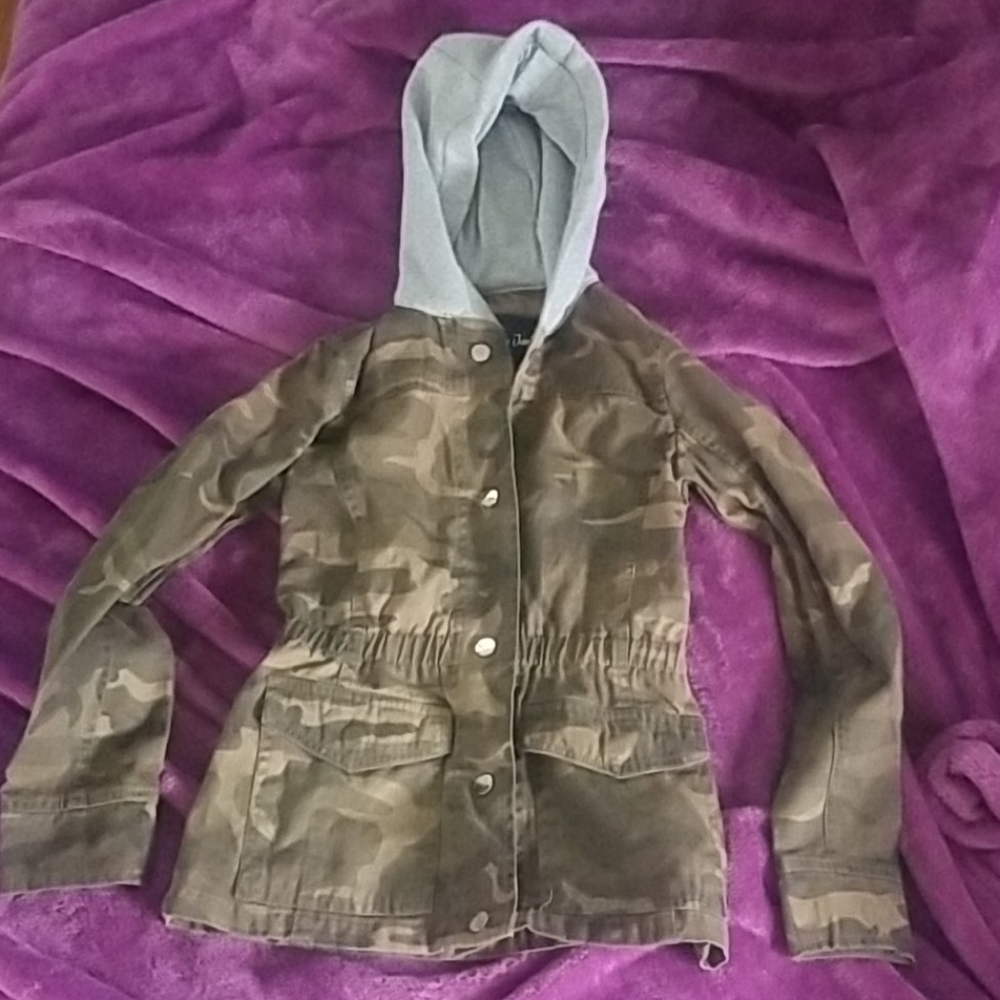 NWT Girl's Camo Lightweight Hooded Jacket